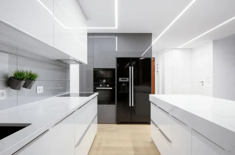 cocina moderna recien reformada y personalizada con luces tipo tiras led